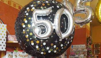 balony napełniane helem - balon 50 we wnętrzu sklepu