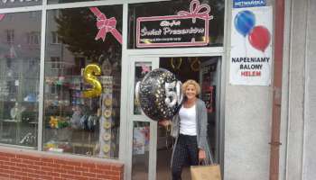 balony napełniane helem - witryna